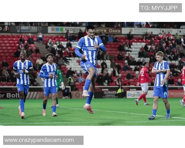 足球明星内切远射技艺解析与经典瞬间回顾