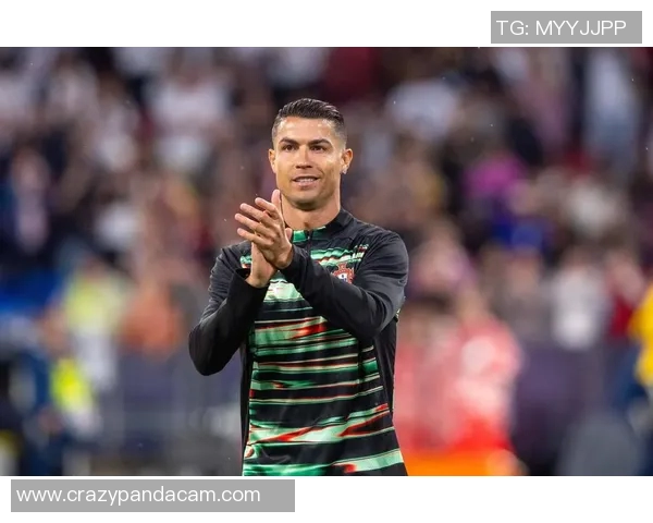 足球巨星重返母队续写传奇故事球迷欢呼期待新篇章