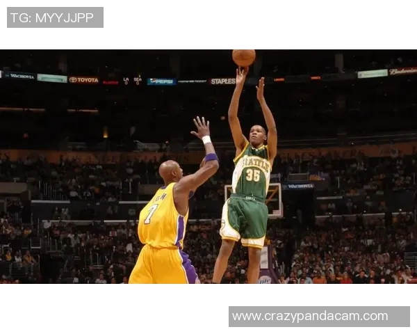 探索UNC篮球明星的辉煌历程与传奇故事,见证他们如何改变篮球历史